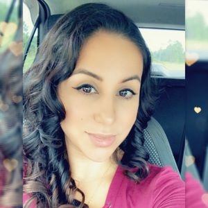 Meet your Posher, Alexis